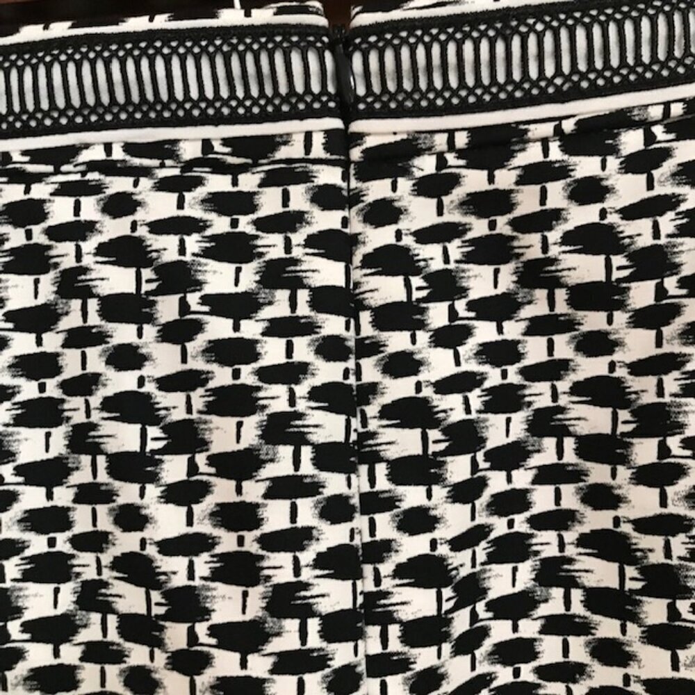 White House Black Market Women's Black & White Geometric Pencil Skirt Size 10 - Picture 6 of 9